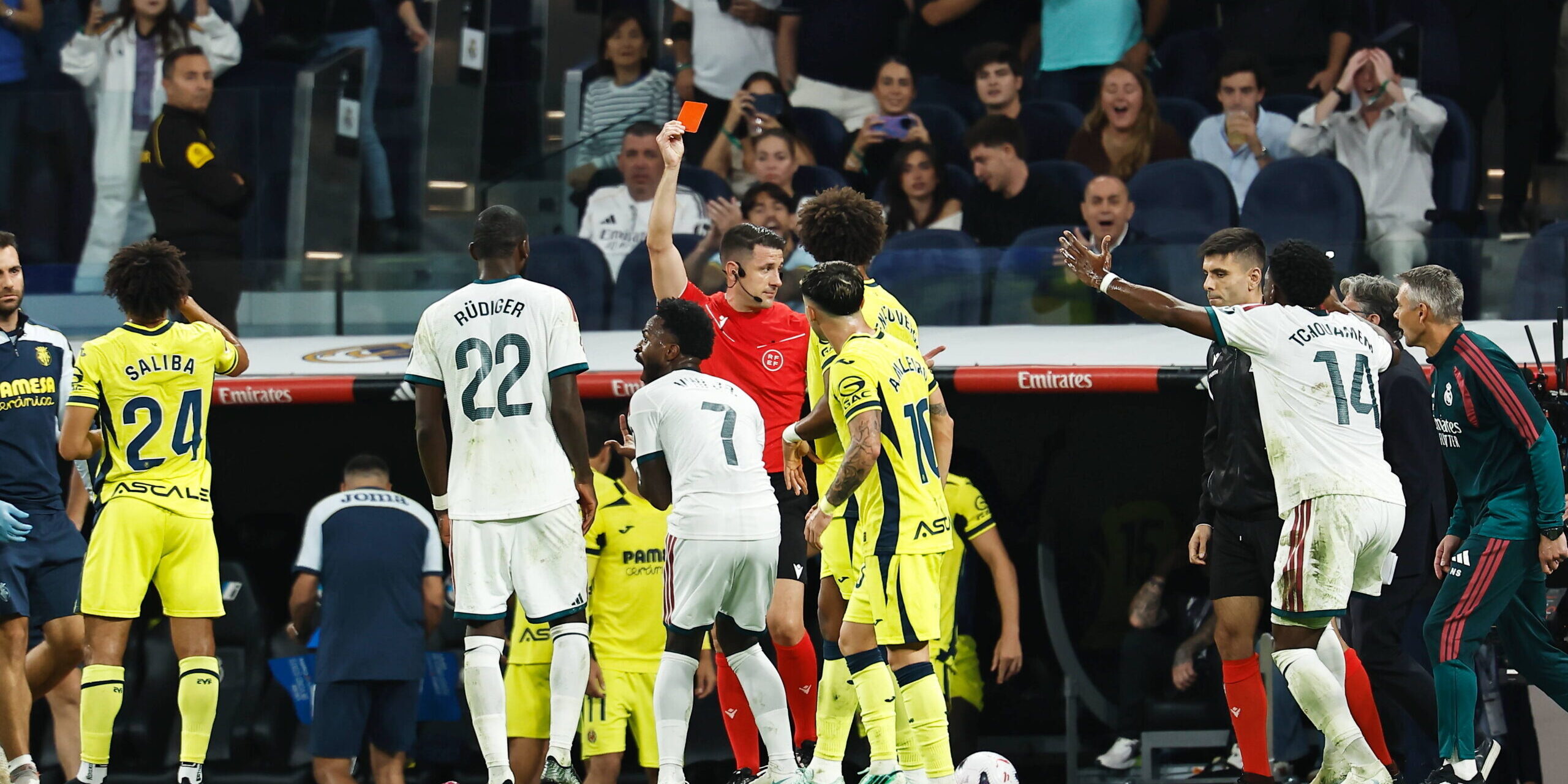 Vinicius Junior rompt le silence après son carton rouge mais omet un nom dans ses excuses