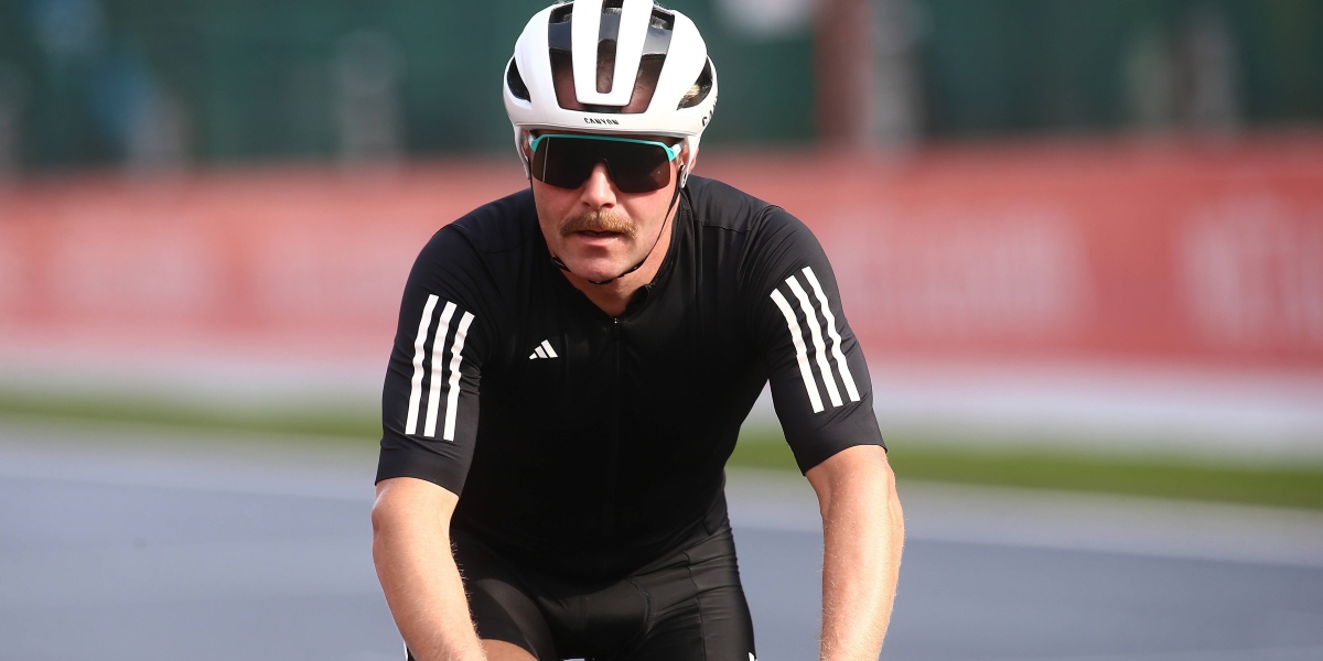 Bottas rejoint le GP de Singapour à vélo sur 350 km : le trajet le plus insolite de la F1