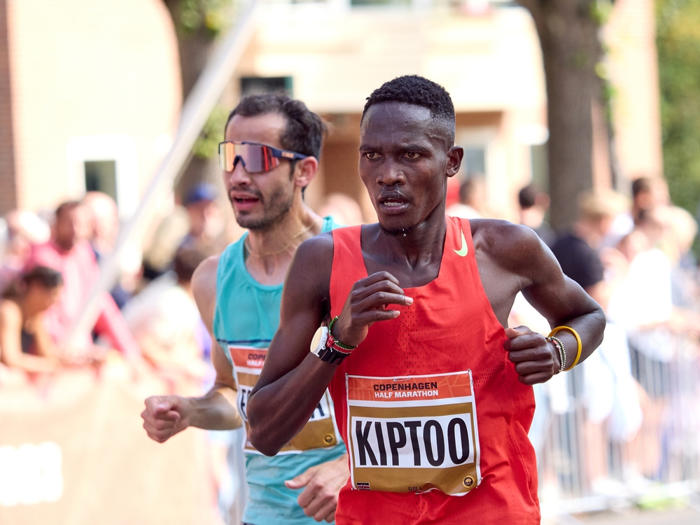 50-jähriger Läufer pulverisiert 35 Jahre alten Marathon-Weltrekord in atemberaubender Vorstellung