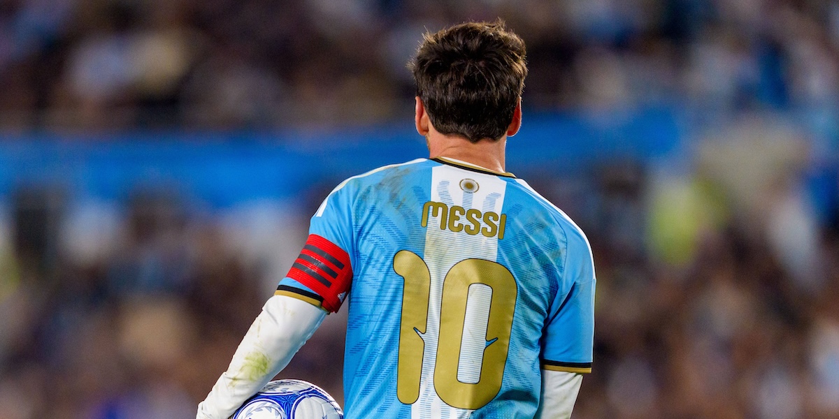 Argentinien hat seine Entscheidung zu Messis Nummer 10 getroffen, die FIFA hat andere Pläne