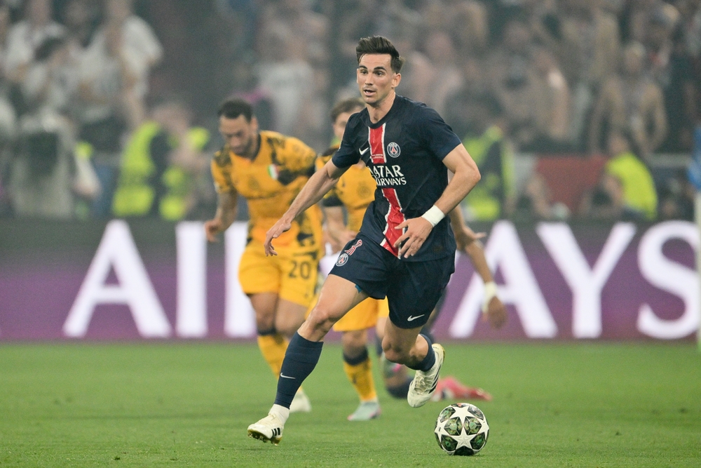 “Pode ser o jogador mais subvalorizado de todos os tempos”: Joe Cole faz enorme afirmação sobre estrela do PSG após vitória sobre o Barcelona