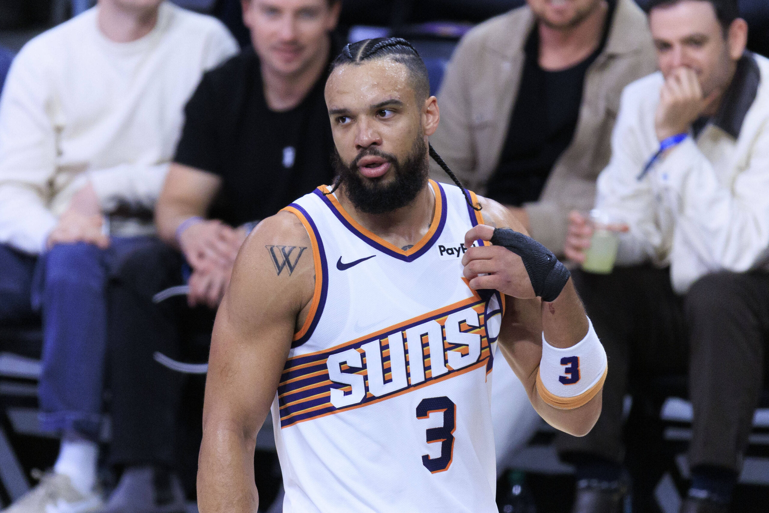 Dillon Brooks donne un coup de pied dans l’entrejambe de Jamal Murray et se fait expulser. Murray inscrit 39 points et le qualifie de «pote»