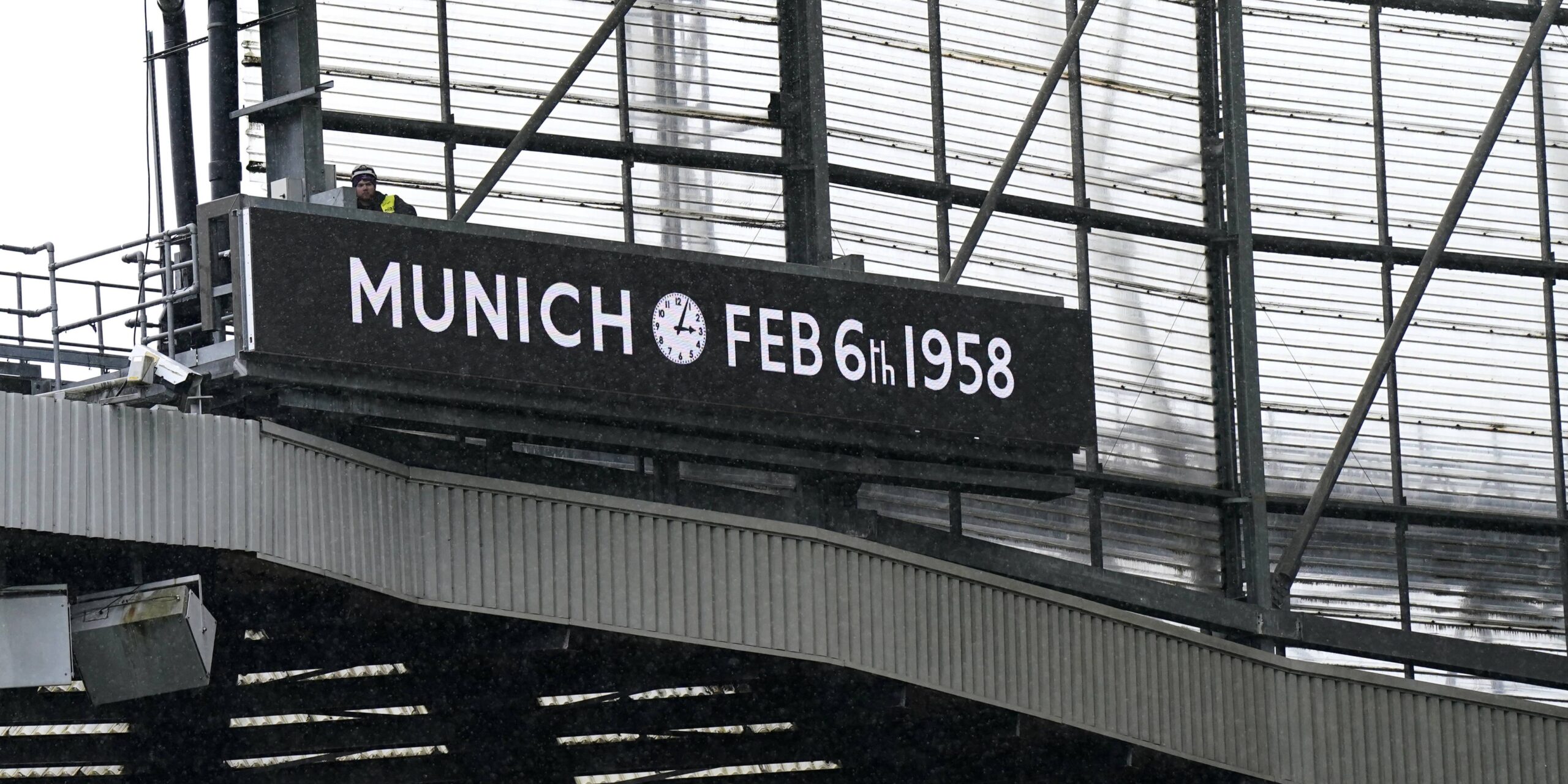 Memorial da tragédia de Munique do Man Utd alvo de roubo chocante
