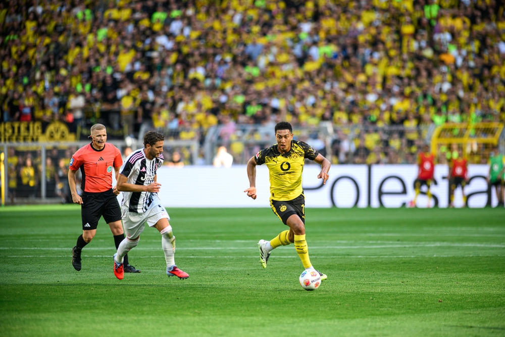 Jobe Bellingham step up and sends Dortmund to the top