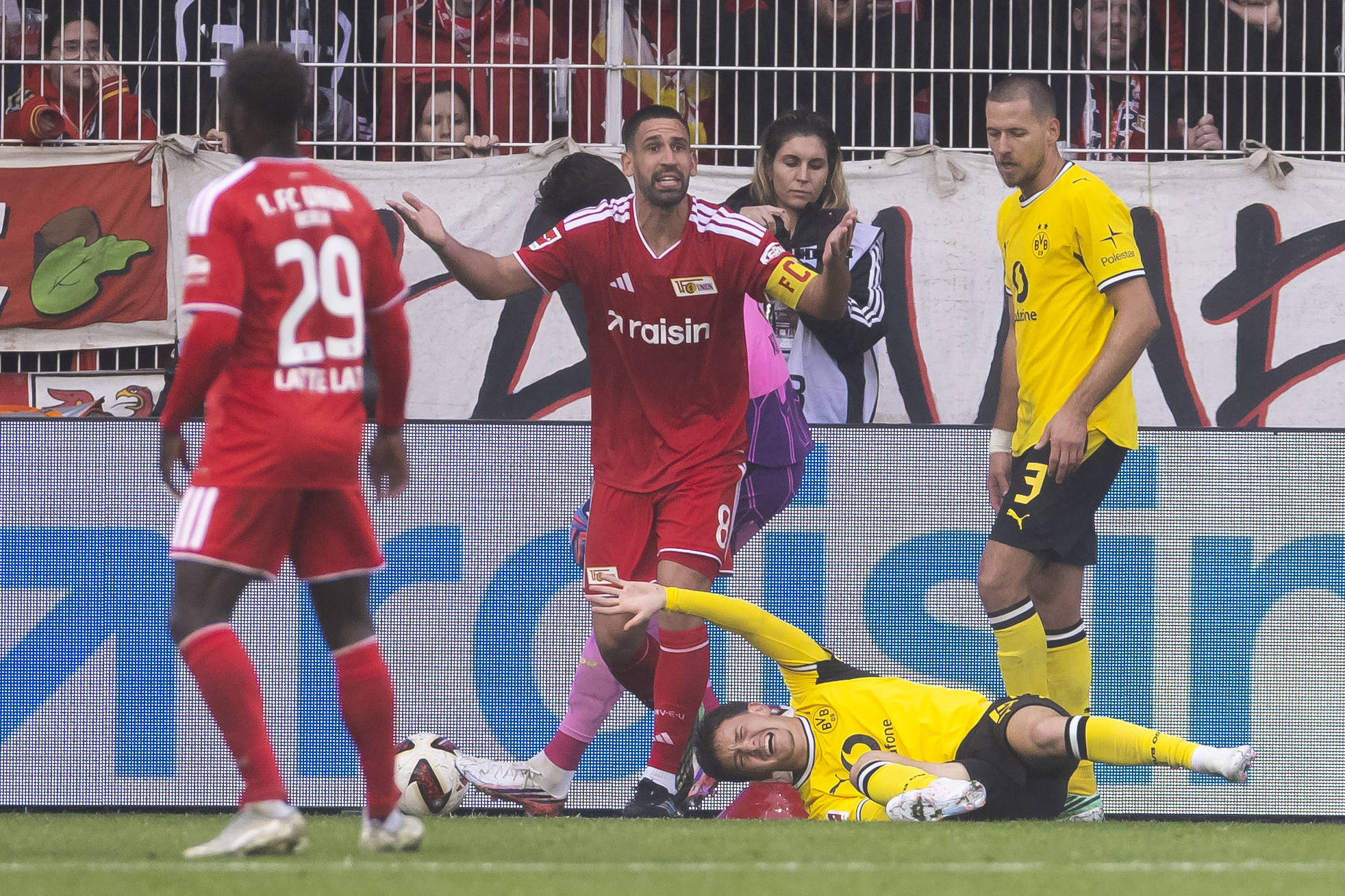 Le Borussia Dortmund confirme un gros coup dur pour sa recrue à 30 M€ après des scènes inquiétantes à Berlin